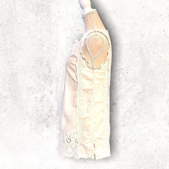 LIV Los Angeles | EUC Women’s Sleeveless Eyelet Trim Top Size M Medium - Picture 2 of 2